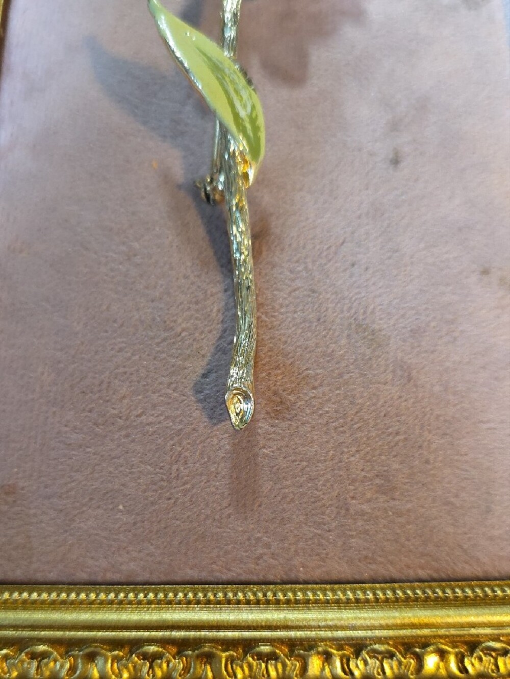 Vintage 1960s Unsigned Shaded Green Enamel Long-Stem Flower Brooch - Picture 5 of 6